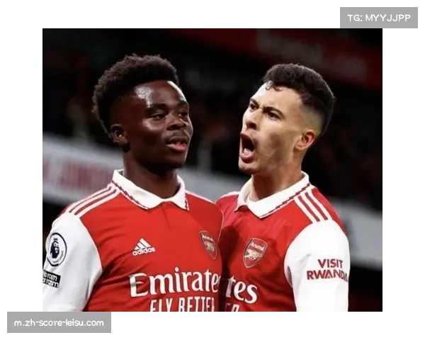 萨卡与埃泽在边路的轮番冲击体现教练战术安排多样性